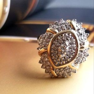 14KT Beautiful Vintage Huge Cluster Diamond ring